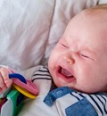 Tại sao con tôi lại đổ mồ hôi nhiều như vậy trong khi ngủ?